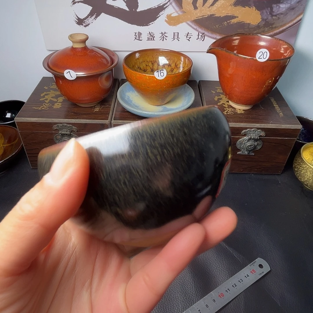 茶盏在你面前装着别人一样东西