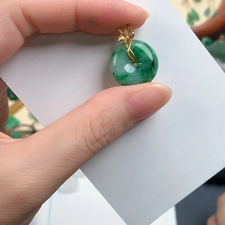 颈饰18K金镶嵌翡翠76426535677