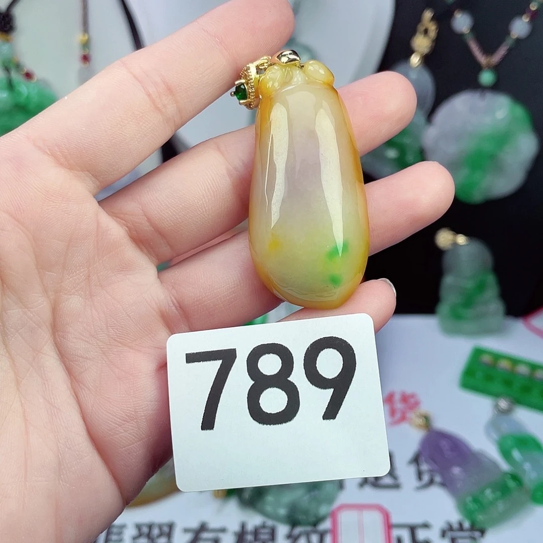 翡翠未镶嵌吊坠(赠链)