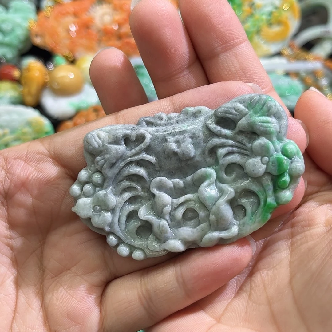 翡翠未镶嵌颈饰待编织