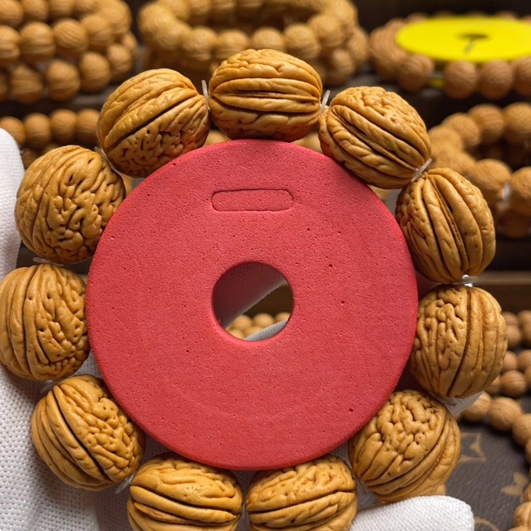 桃核吊坠大钱袋子