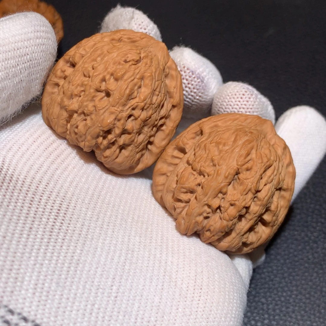 文玩核桃把件绣球38.8