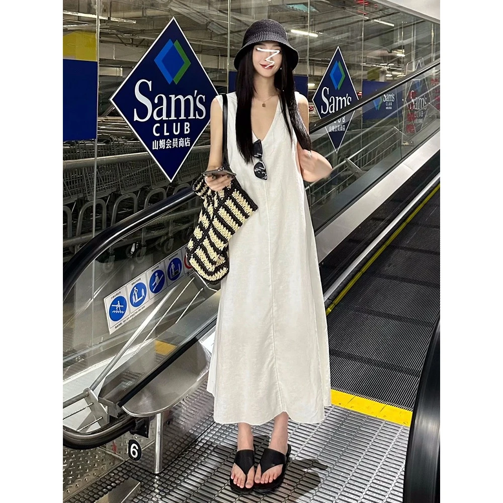 海边度假白色v领连衣裙子女夏季2025新款小众高级感显瘦气质长裙