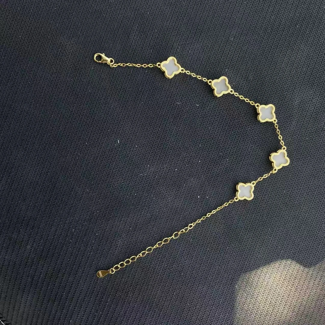 D110 天然和田玉四叶草手链 拍一发一多样性发其一