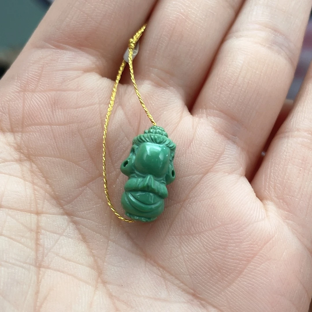 绿松石未镶嵌颈饰