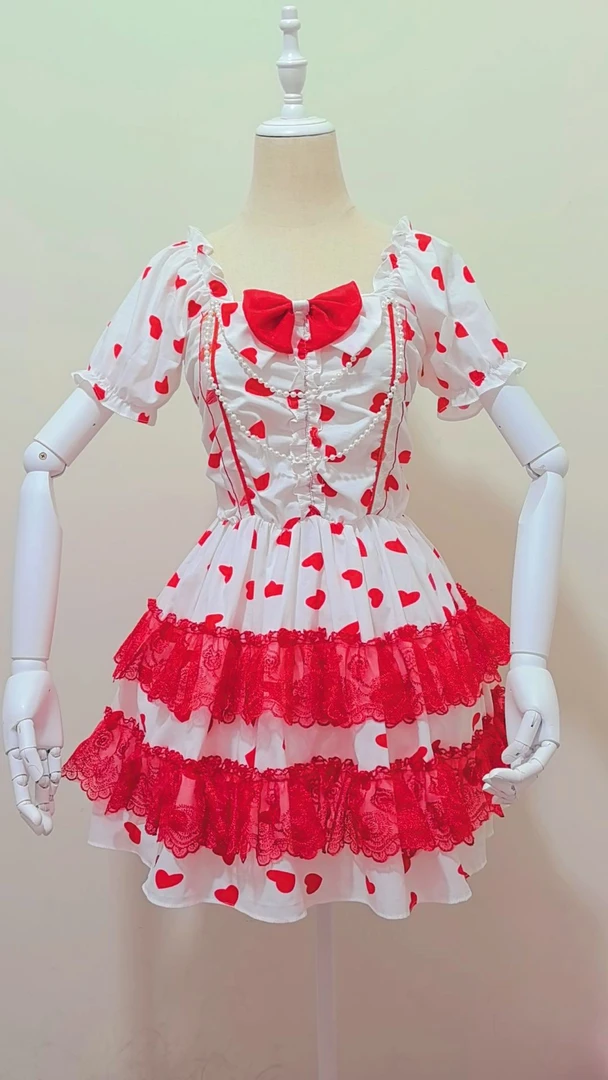 甜系可爱吊带Lolita连衣裙夏季复古蕾丝设计