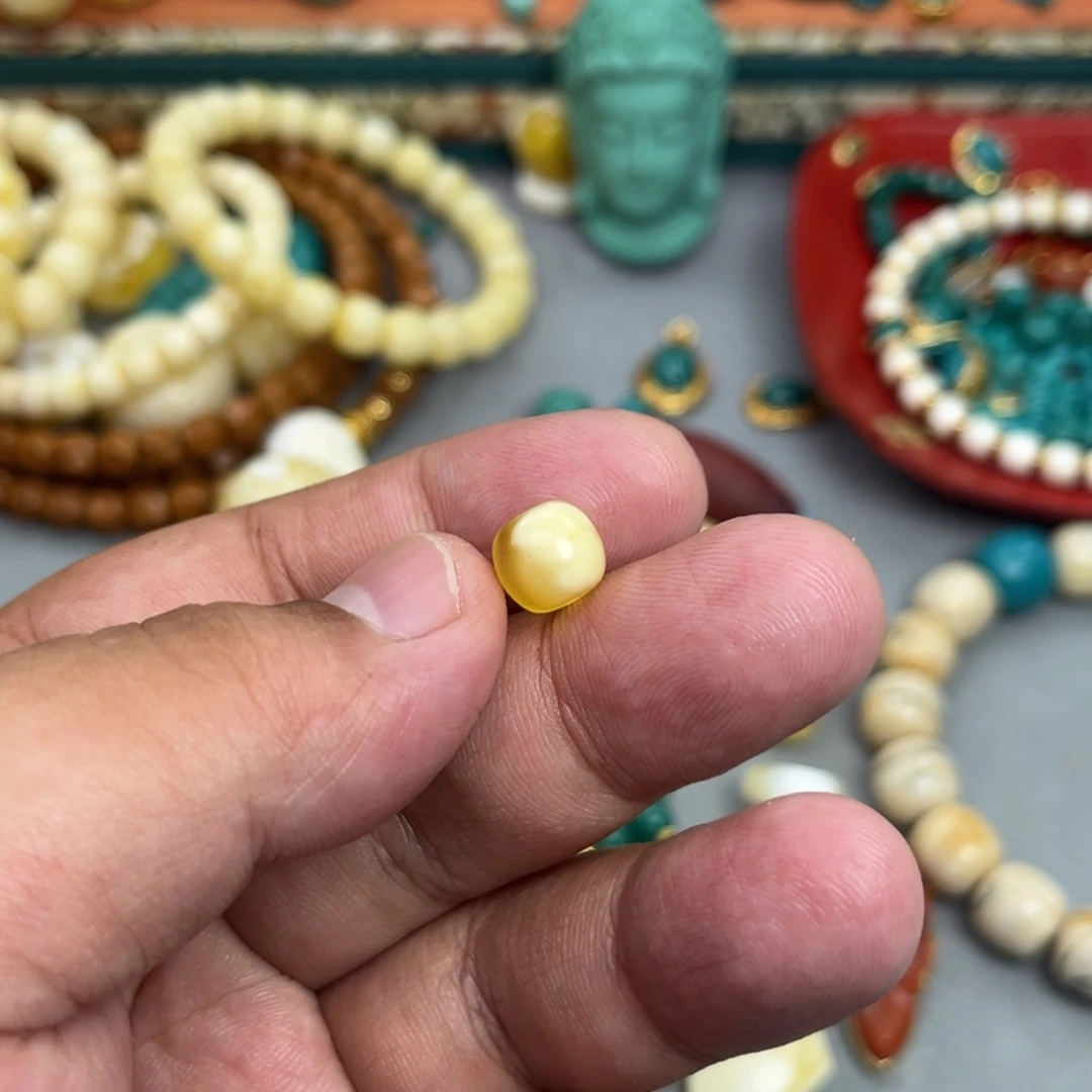 未镶嵌琥珀珠宝奇石79