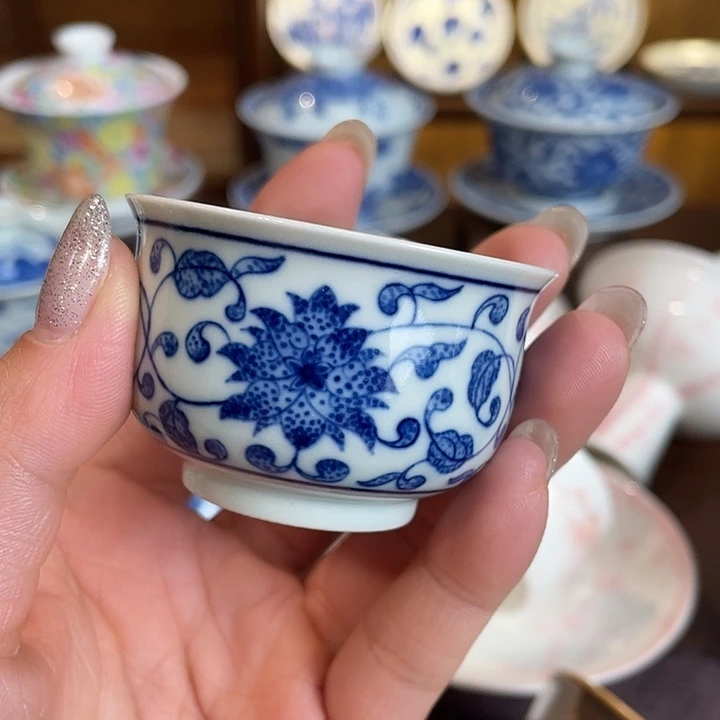全手工青花点工缠枝莲炉式杯