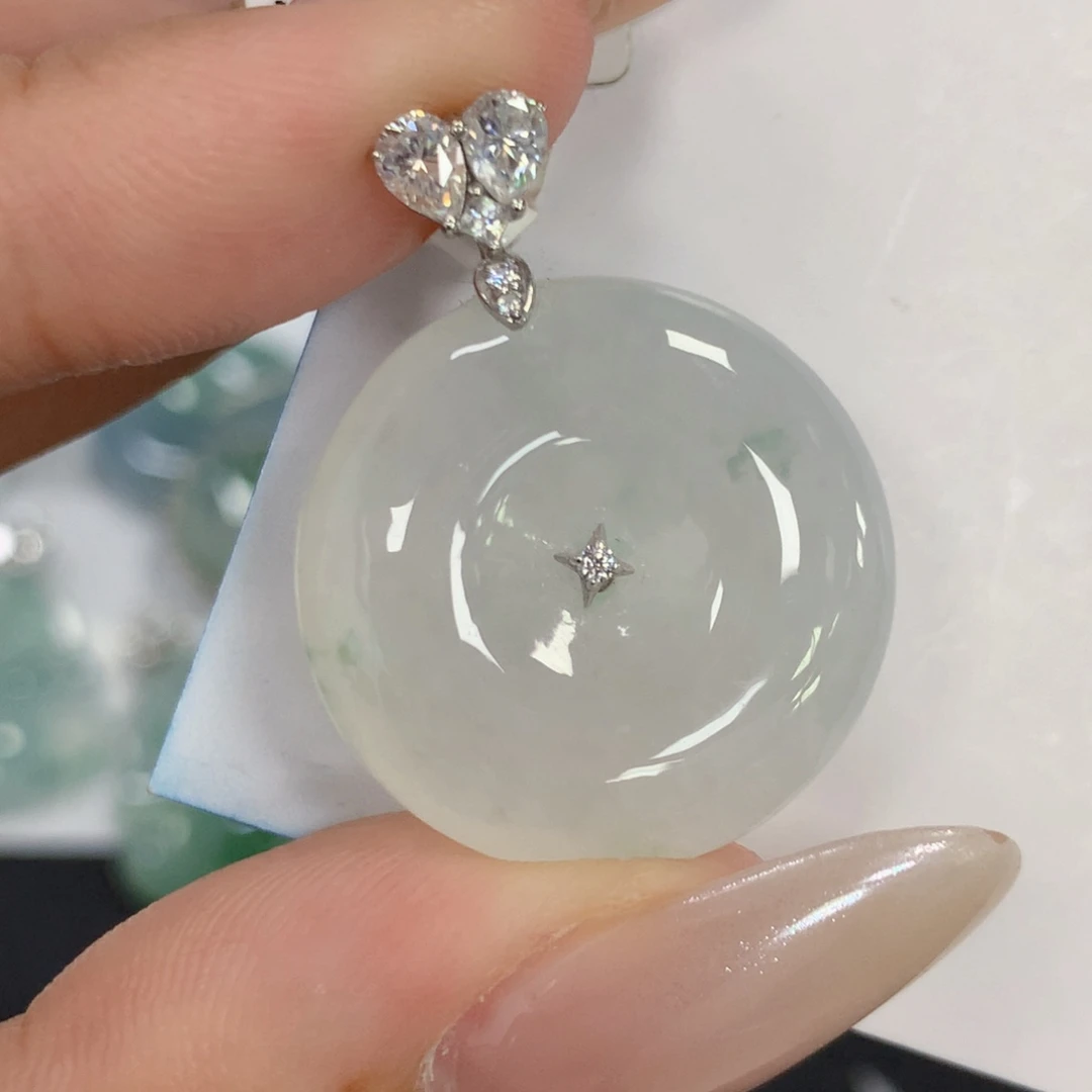 颈饰18K金镶嵌翡翠