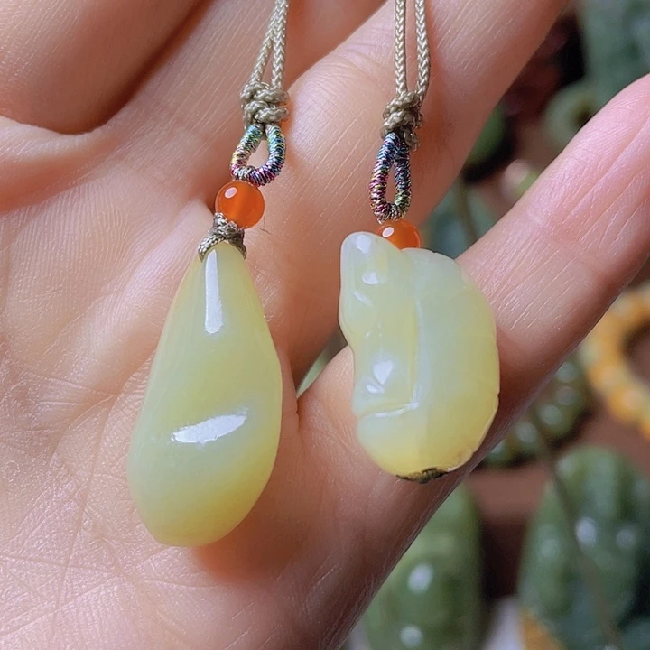 未镶嵌岫岩河磨玉（透闪石质玉）挂件