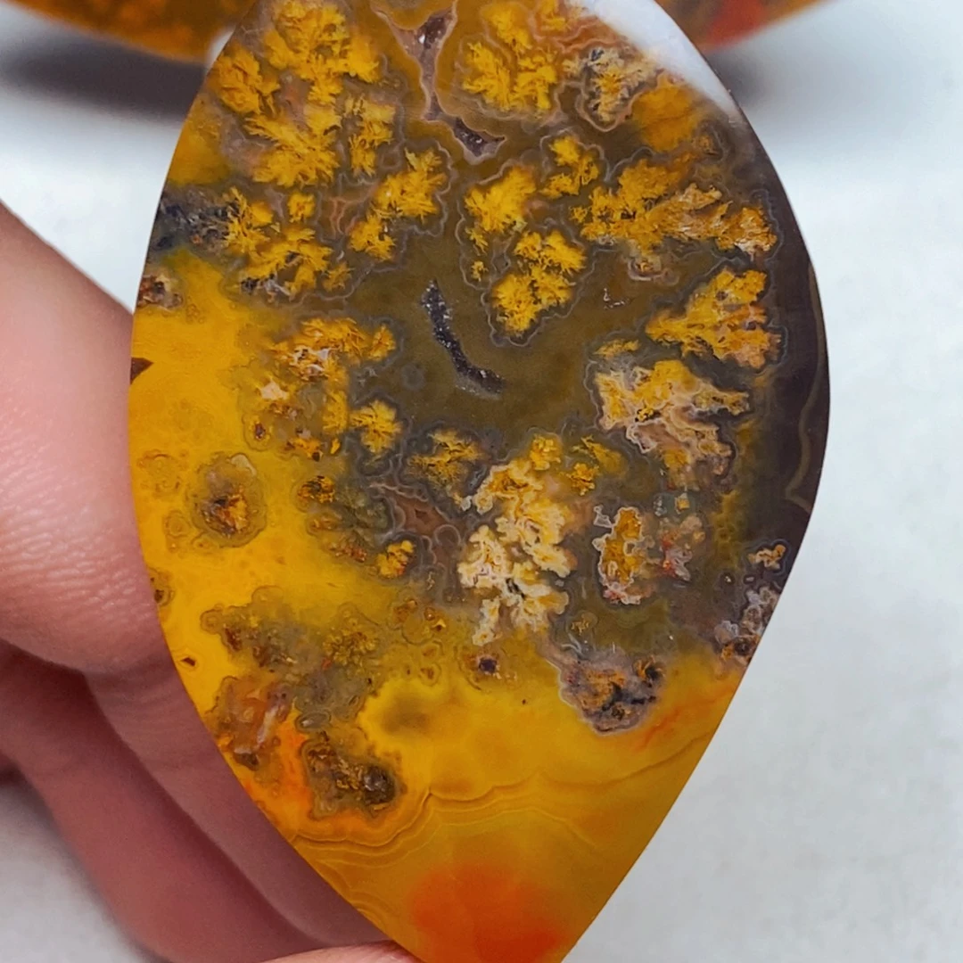 啊***对玛瑙/玉髓未镶嵌颈饰