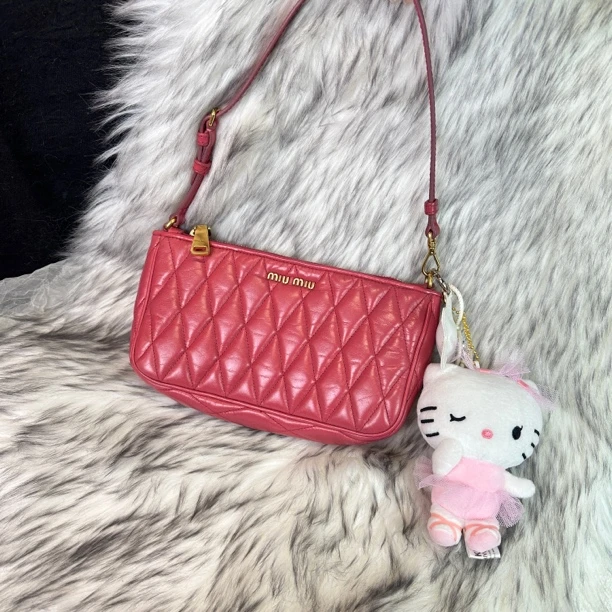 95新 MIU MIU/缪缪 莓果色菱格手提单肩包