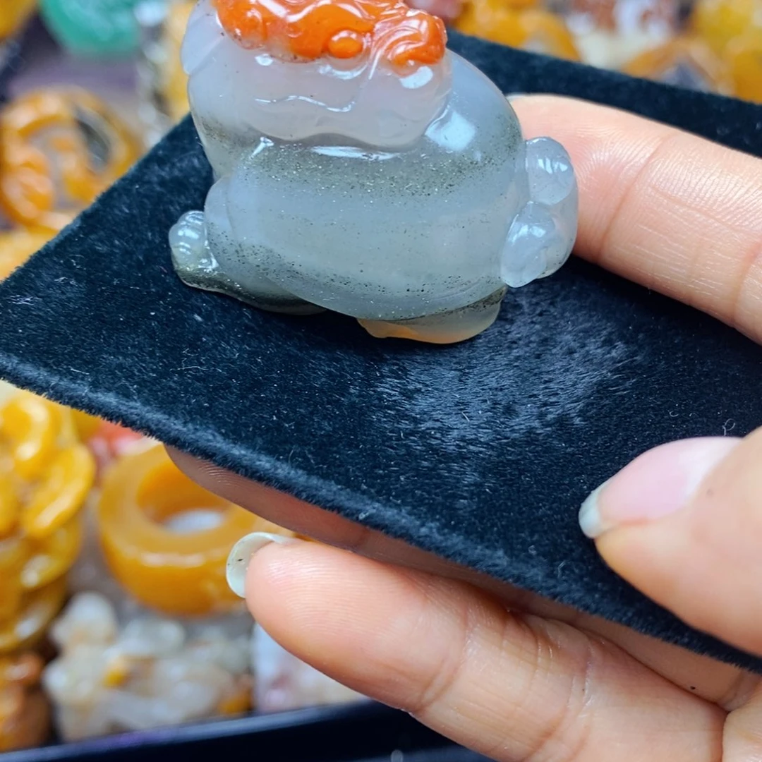 未镶嵌石英质玉（黄龙玉）颈饰