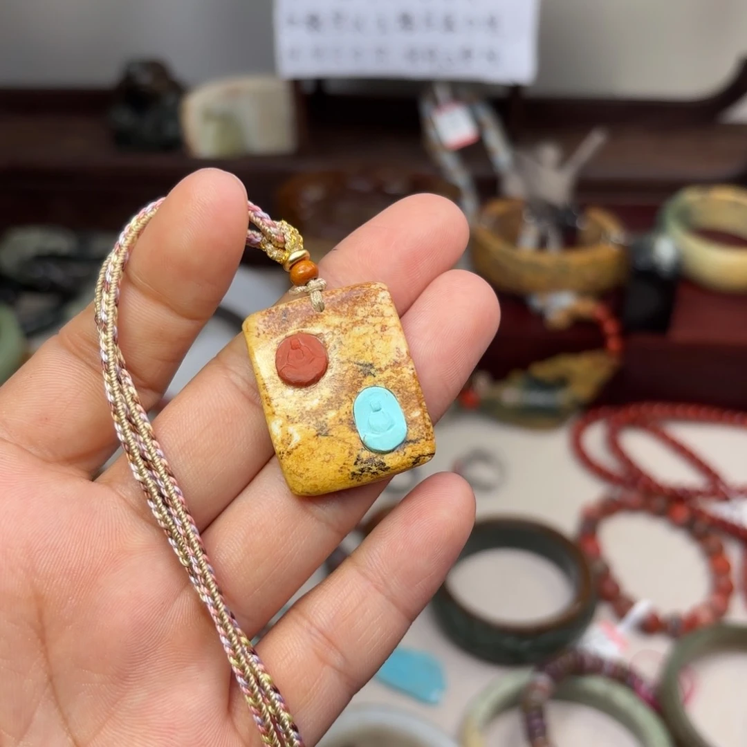 岫岩河磨玉（透闪石质玉）颈饰未镶嵌思*