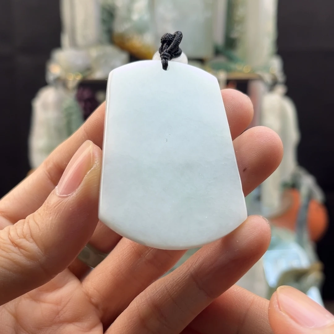 翡翠未镶嵌颈饰无事牌