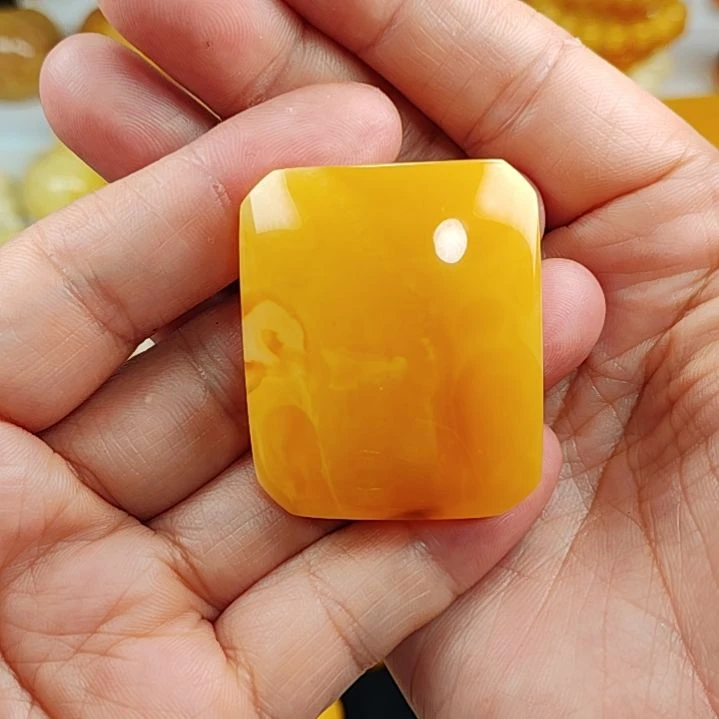 未镶嵌吊坠(赠链)蜜蜡