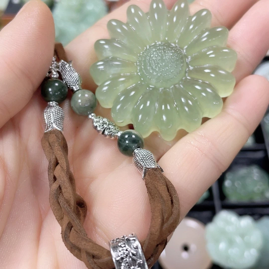 蛇纹石玉颈饰未镶嵌