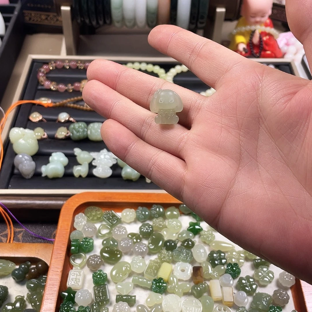 *****和田玉未镶嵌颈饰