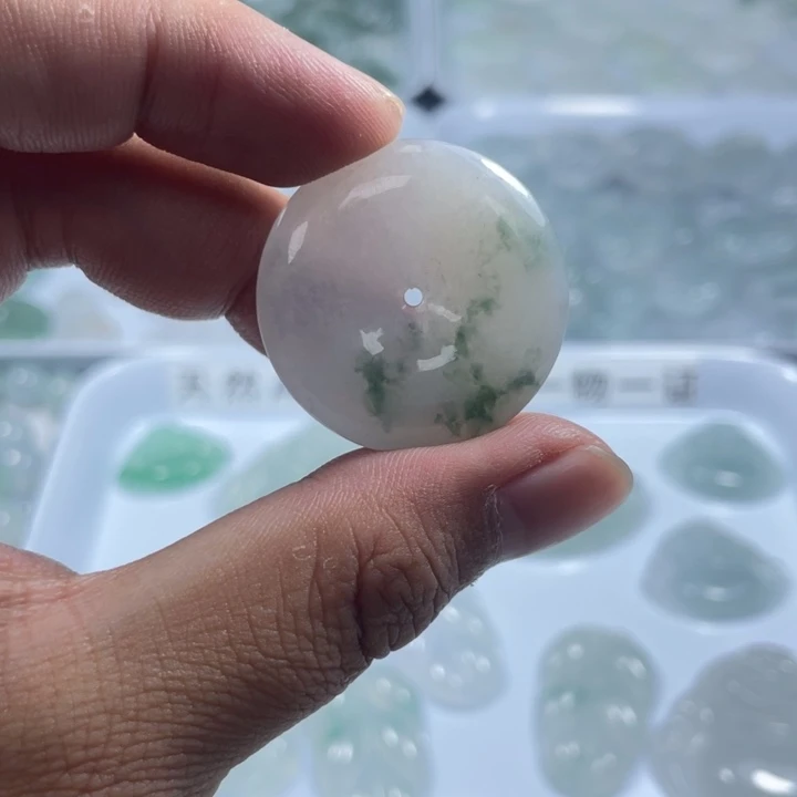 翡翠未镶嵌颈饰扣子