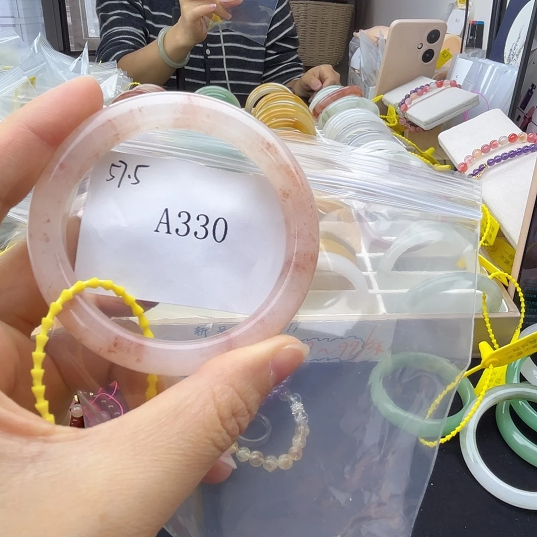 石英质玉未镶嵌手镯