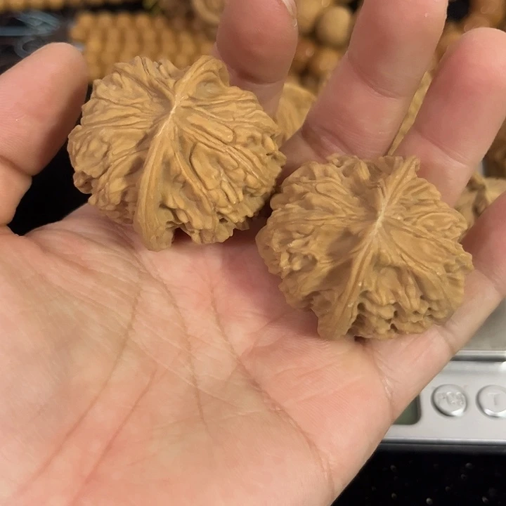 把件文玩核桃40左右微微瑕天地，编号030