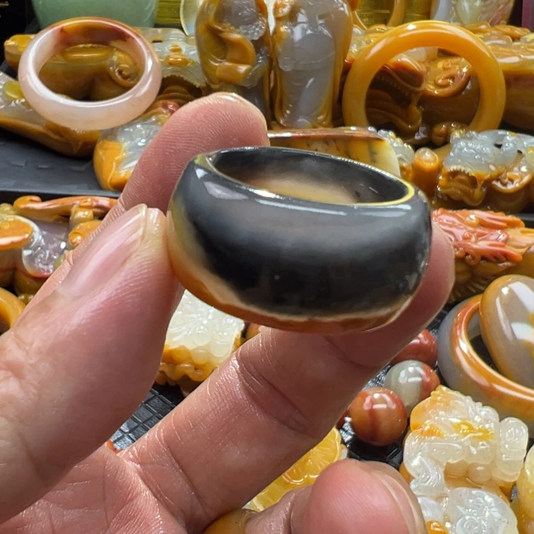 石英质玉未镶嵌颈饰