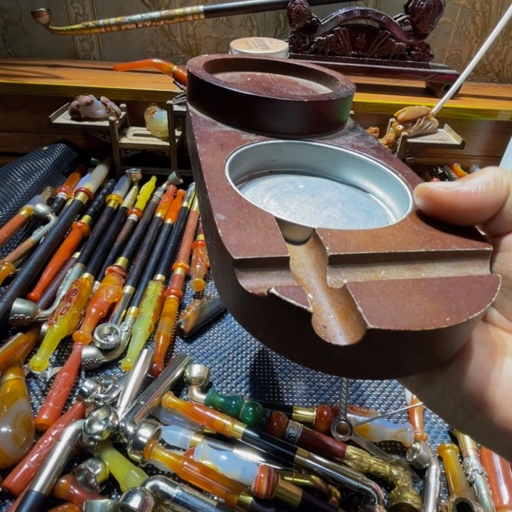 七***哥传统工艺制作烟具配件