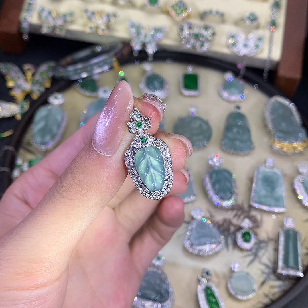 翡翠未镶嵌颈饰树叶吊坠