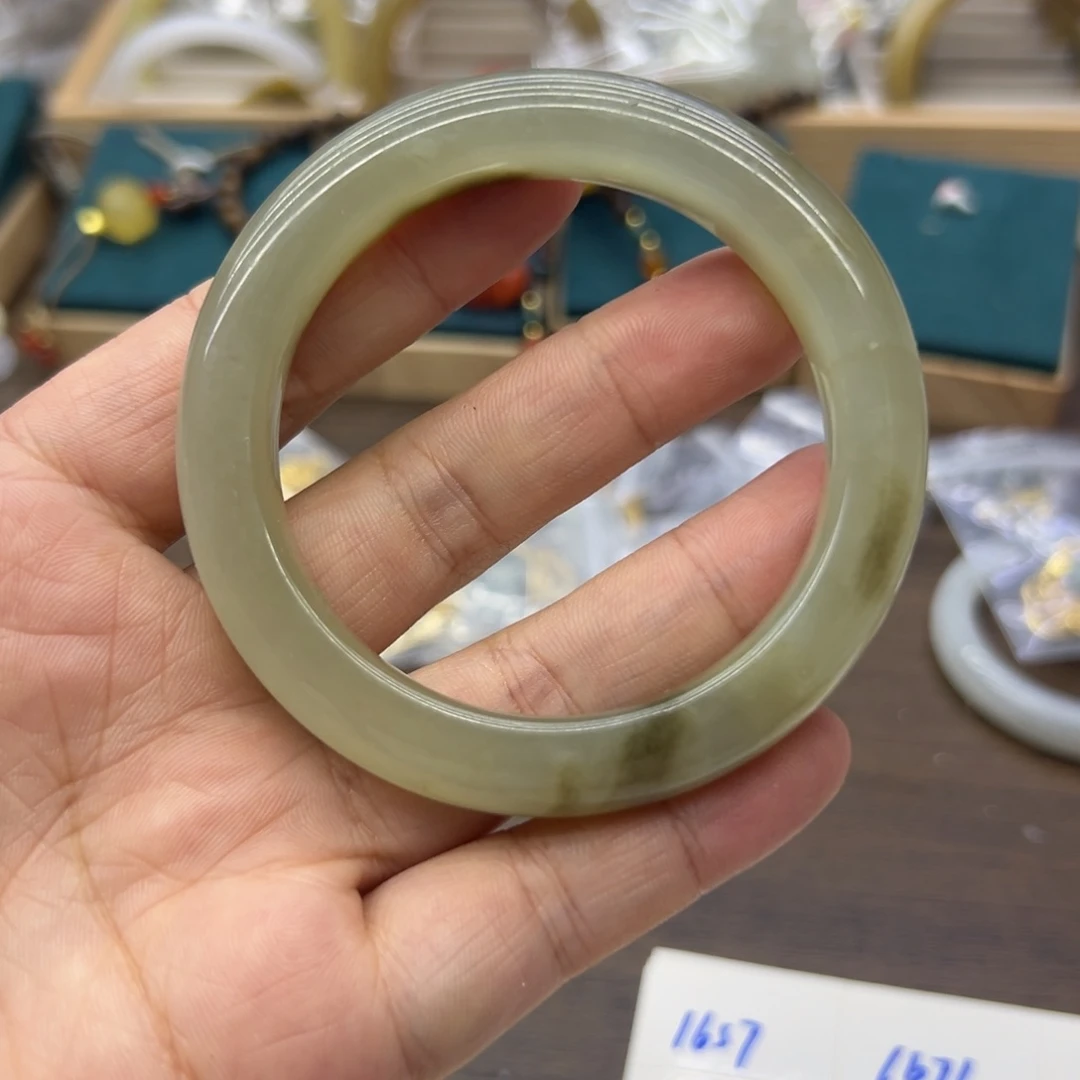 和田玉未镶嵌手镯55.9圈围1688微瑕