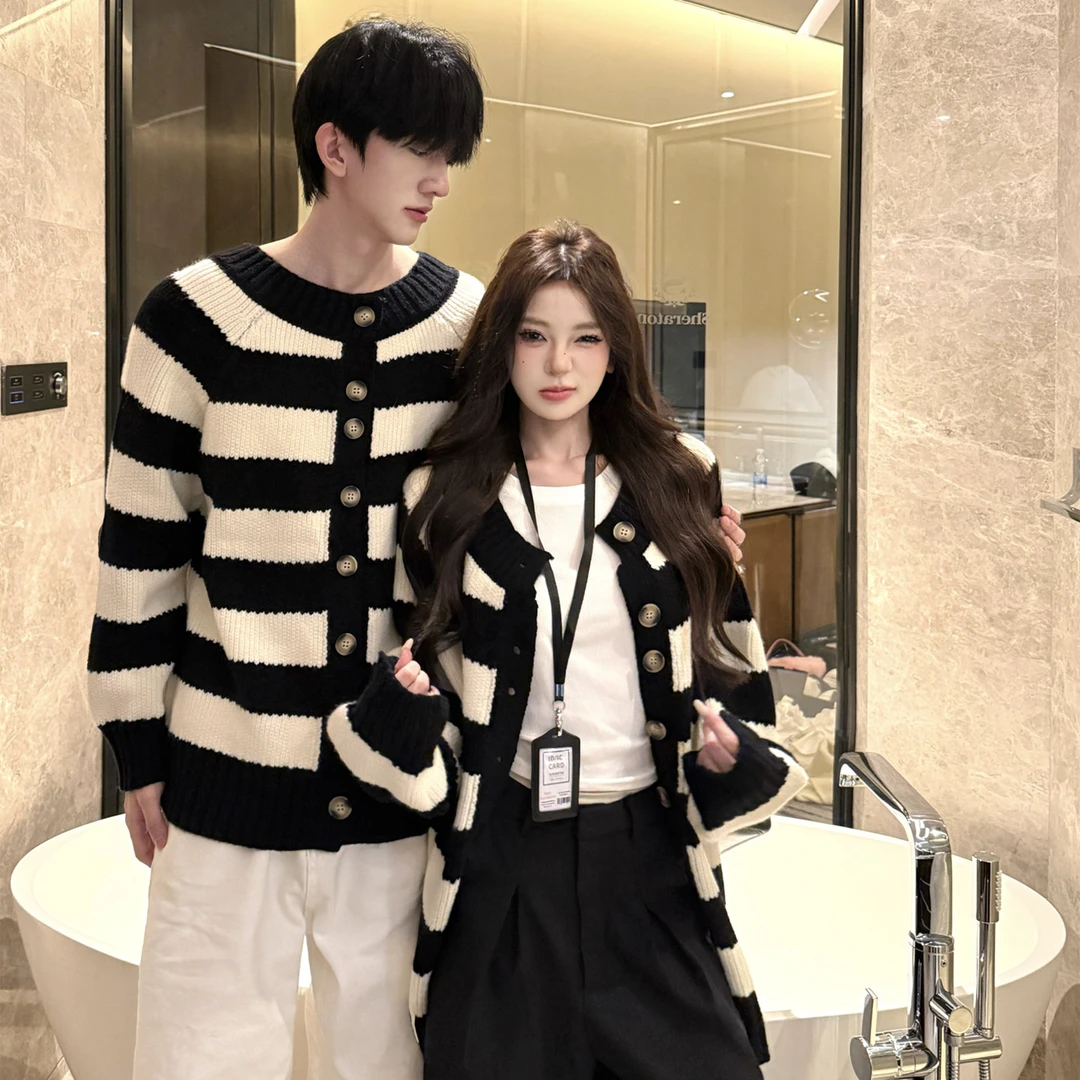 2025新款秋季松弛感毛衣设计感正反两穿情侣装V领针织衫时尚宽松
