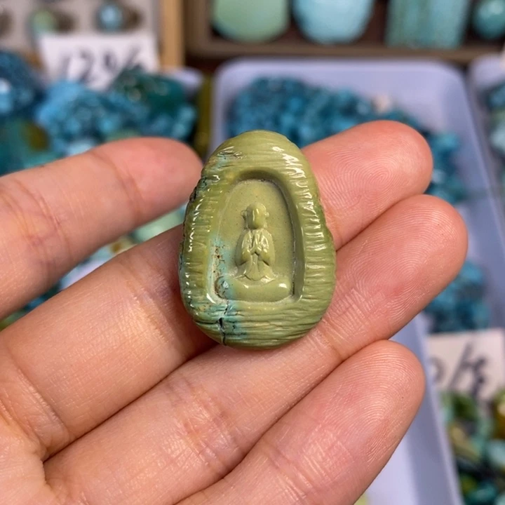 绿松石未镶嵌颈饰