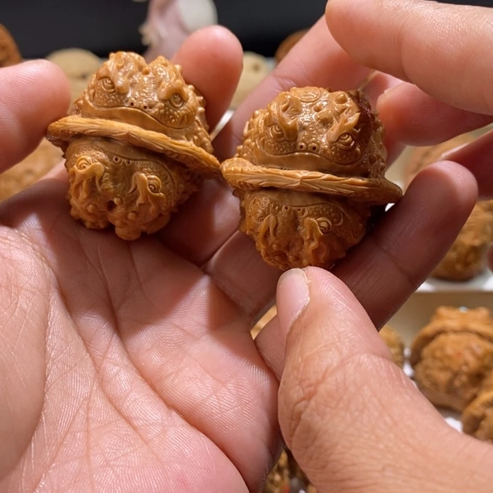 夏***a把件文玩核桃纯手工雕刻文玩核桃