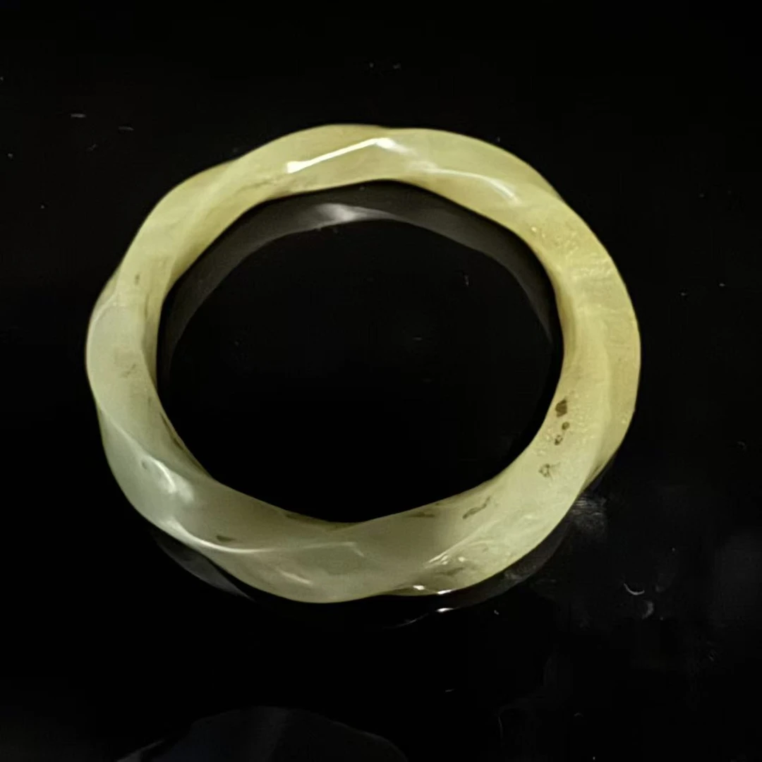 LOT.7/20世纪和田玉转心镯/S451058