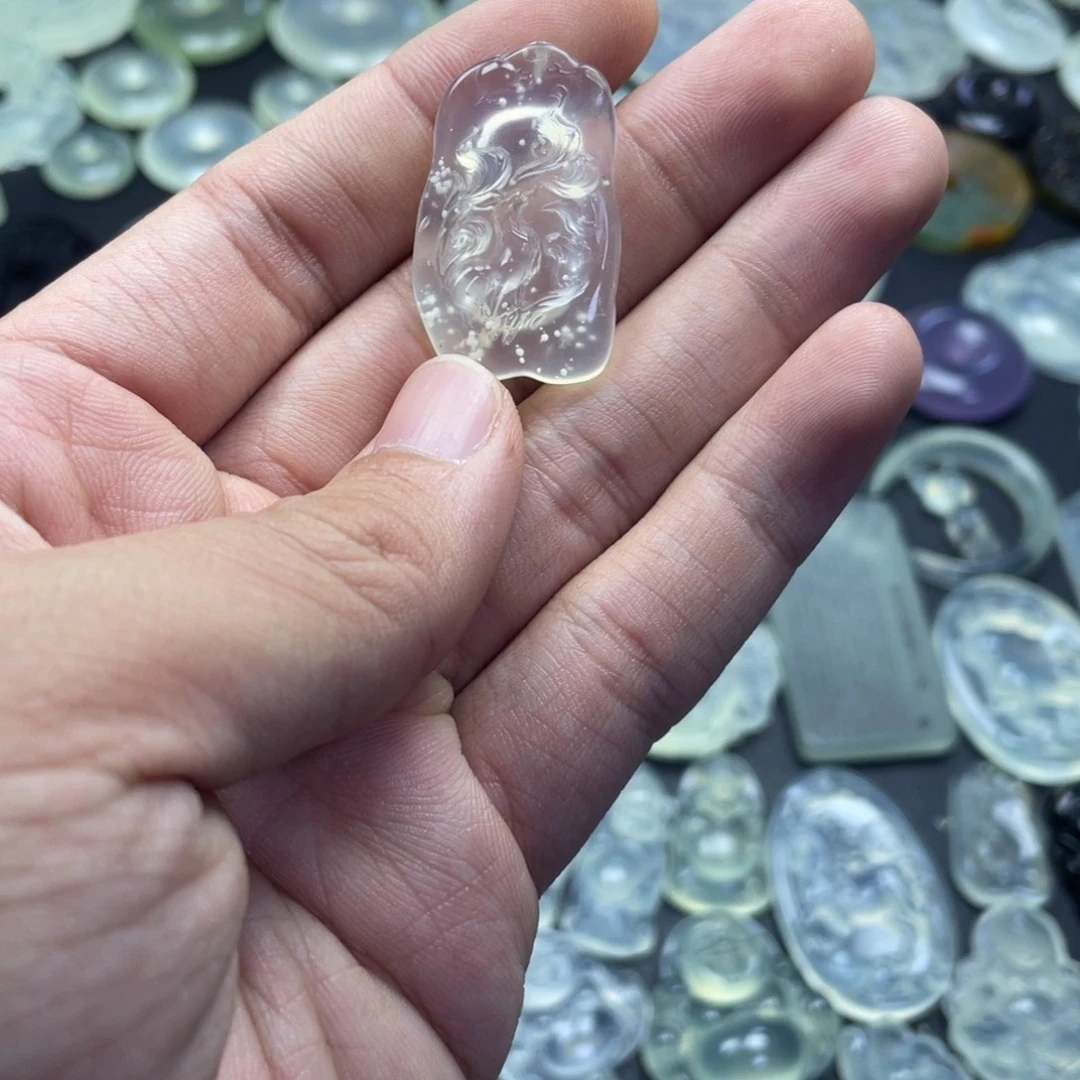 岫玉未镶嵌颈饰九尾狐