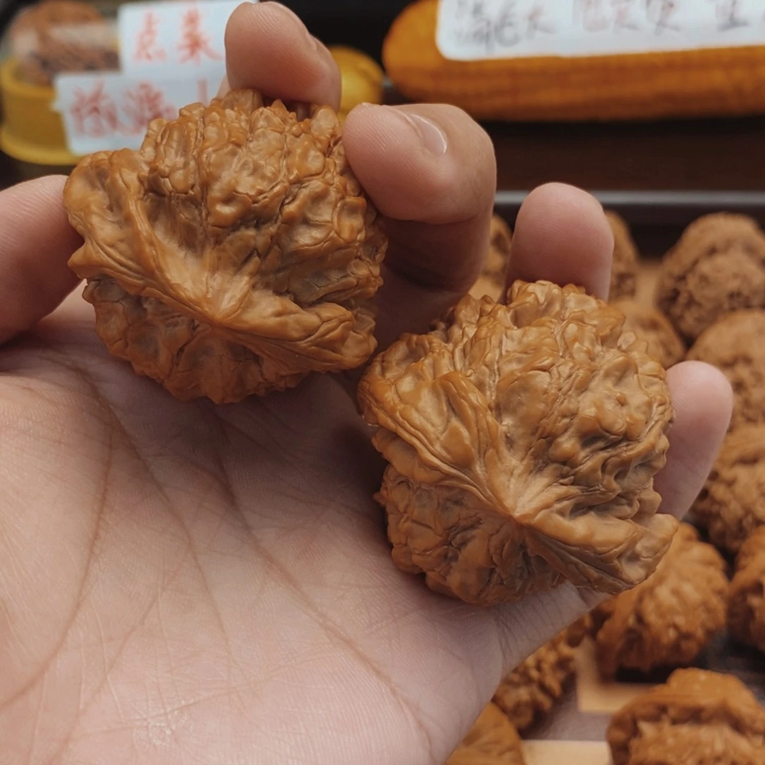 v***v文玩核桃把件龙鼎