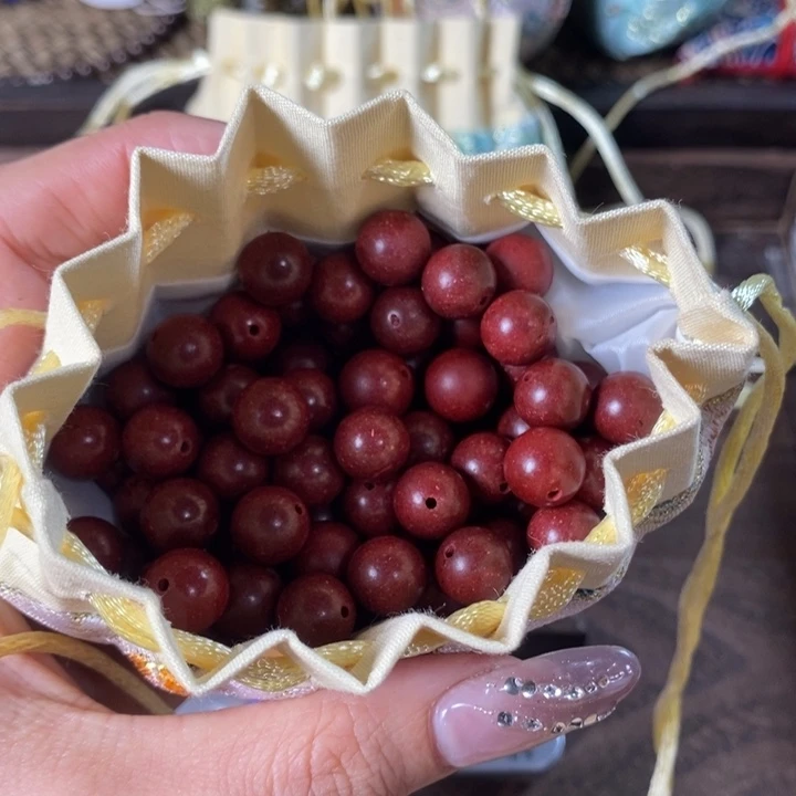 泥塑花蕊夫人1.0瑕疵珠香包约50克