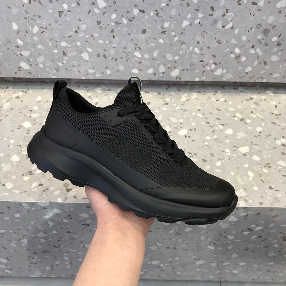 男鞋2025春夏新款百搭透气飞织网面系带休闲鞋厚底轻便黑色运动鞋