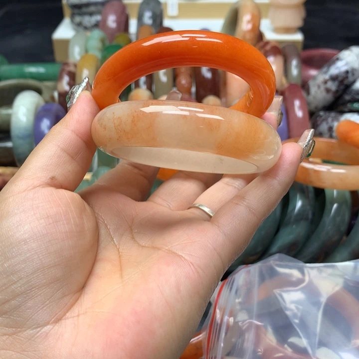 未镶嵌手镯石英质玉?**༃