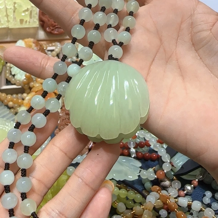 合金蛇纹石玉吊坠