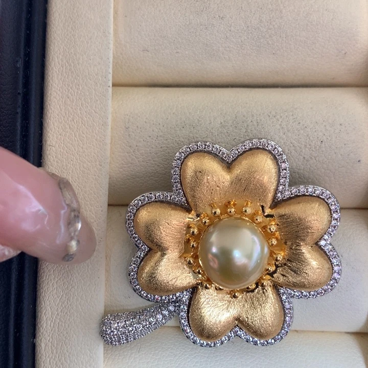 未镶嵌胸饰海水珍珠