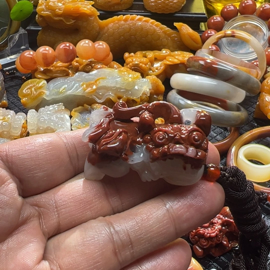 石英质玉未镶嵌颈饰