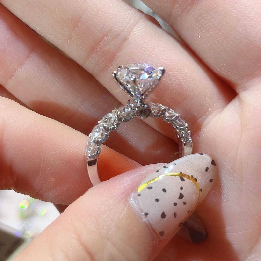 实验室培育钻石18K金镶嵌2.07D/VS，IDL，14