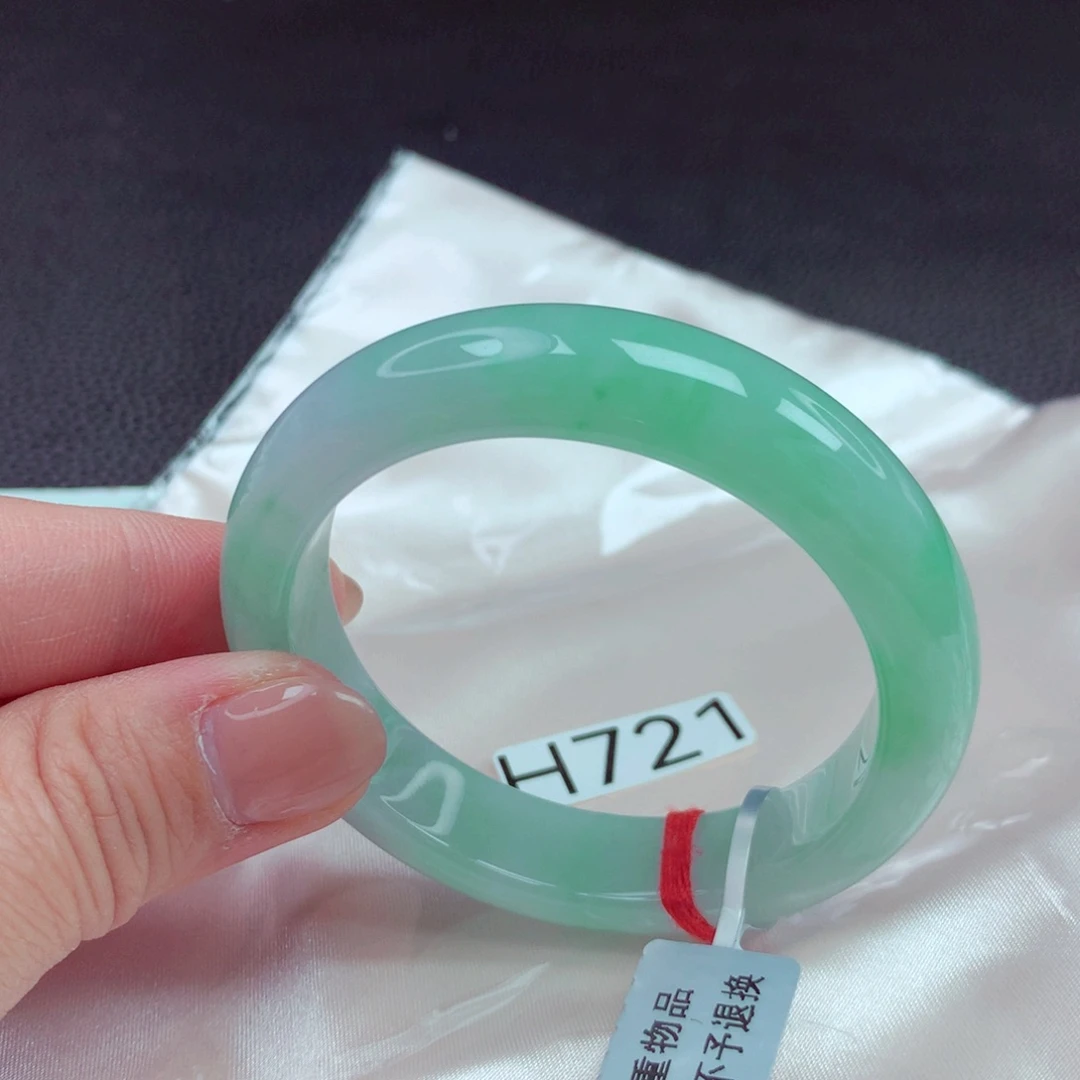 翡翠手镯未镶嵌手镯88