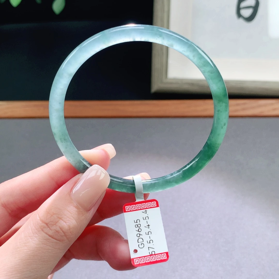 翡翠手镯未镶嵌天然翡翠手镯