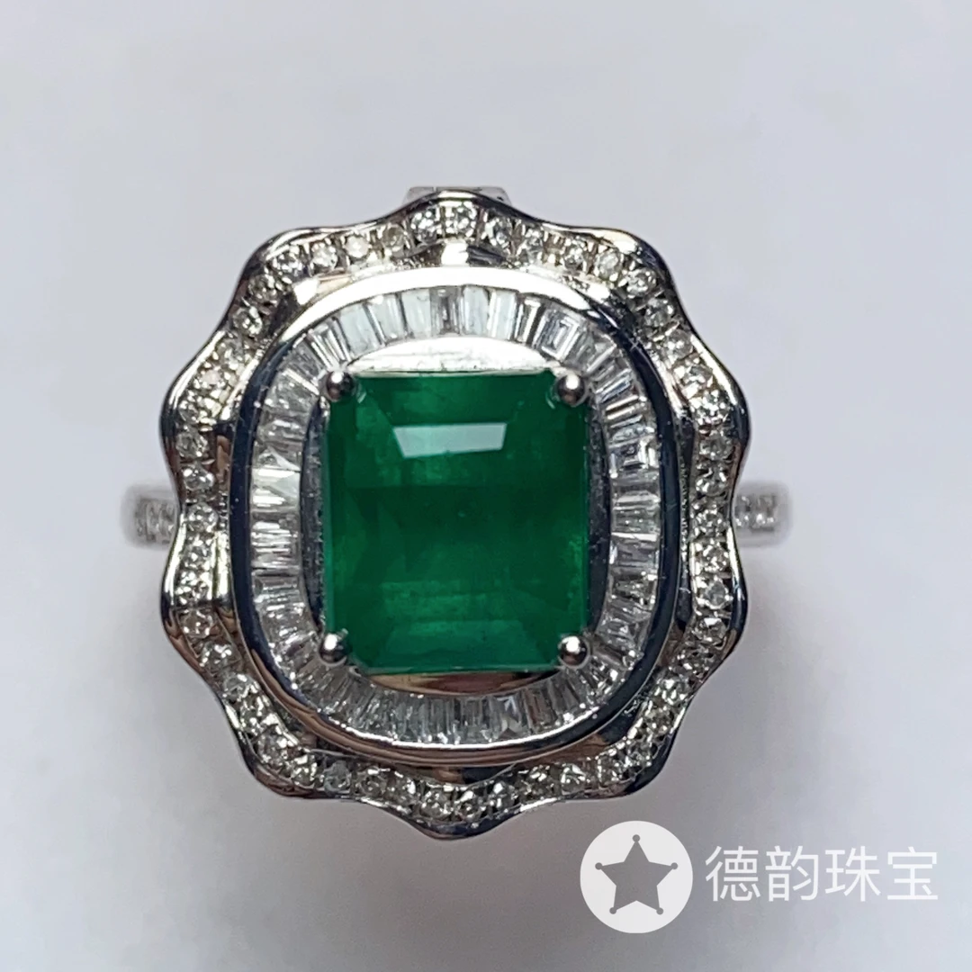 18K金镶嵌祖母绿戒指