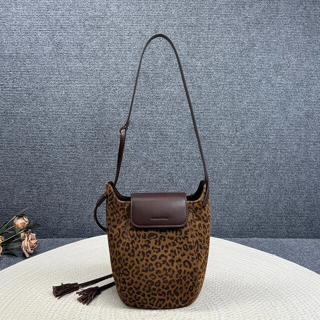 牛反绒豹纹水桶包2025秋季新款女包休闲时尚百搭单肩斜挎牛皮包包