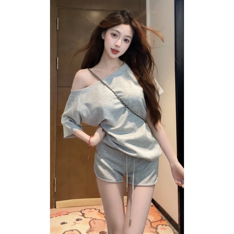【XIAOBAWANG】休闲夏季套装斜肩宽松短袖直筒运动上衣短裤W