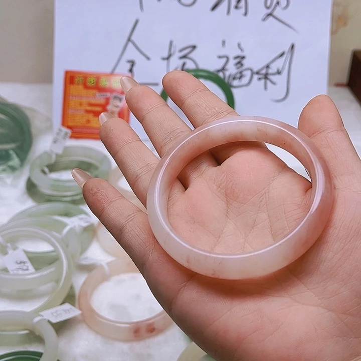 未镶嵌手镯石英质玉桃花104/58