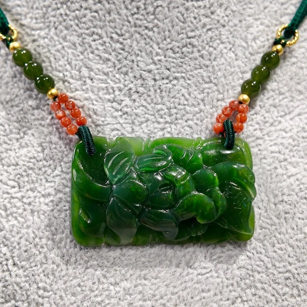 和田玉碧玉花开富贵牡丹花吊坠项链