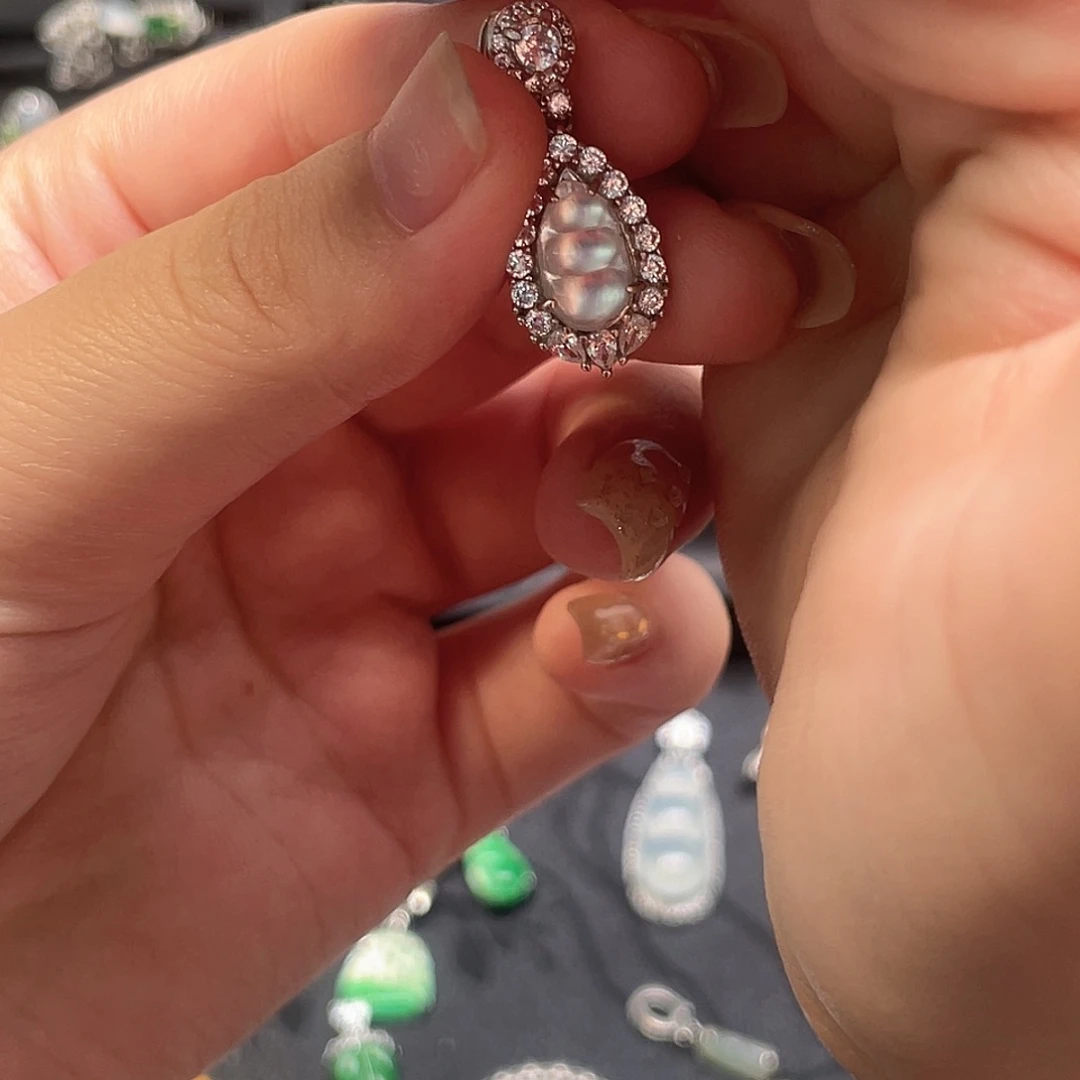 翡翠未镶嵌戒指吊坠